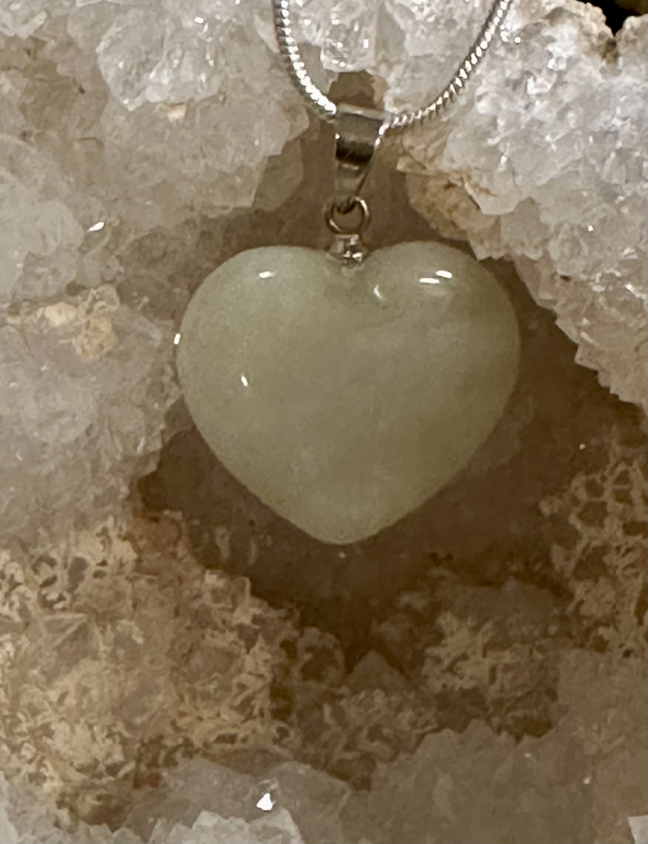Serpentin Grønn New Jade Hjerteanheng 2cm Mystica